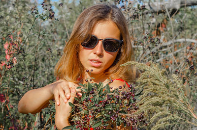 Portrait of young woman in sunglasses