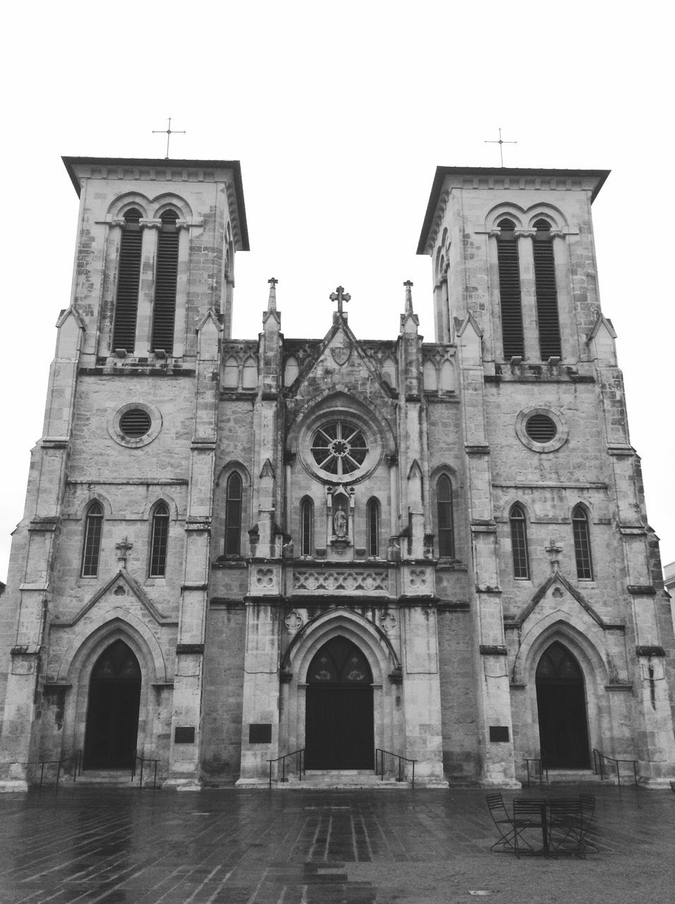 architecture, building exterior, religion, built structure, church, low angle view, place of worship, spirituality, arch, clear sky, facade, cathedral, history, cross, window, sky, travel destinations, day