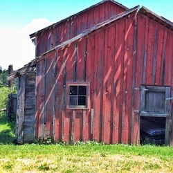 Abandoned house against sky