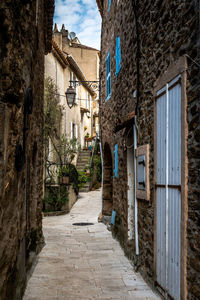 Narrow alley amidst buildings in city