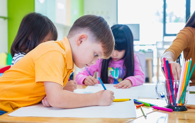 Students drawing in kindergarten