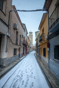 Narrow alley amidst buildings in city