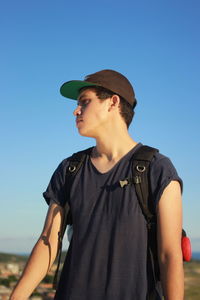 Young man wearing sunglasses against clear sky