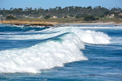 Waves splashing on rocks