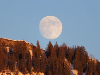 The rising moon in the mountains