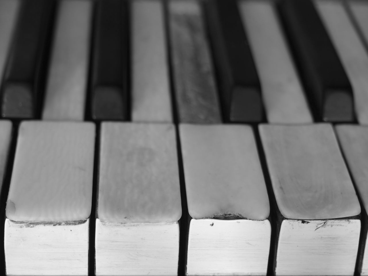 CLOSE-UP OF PIANO