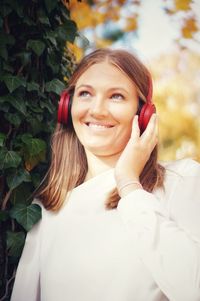 Portrait of a smiling young woman