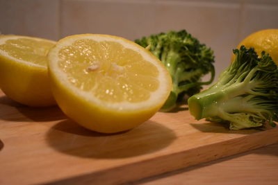 Close-up of lemon slice on cutting board