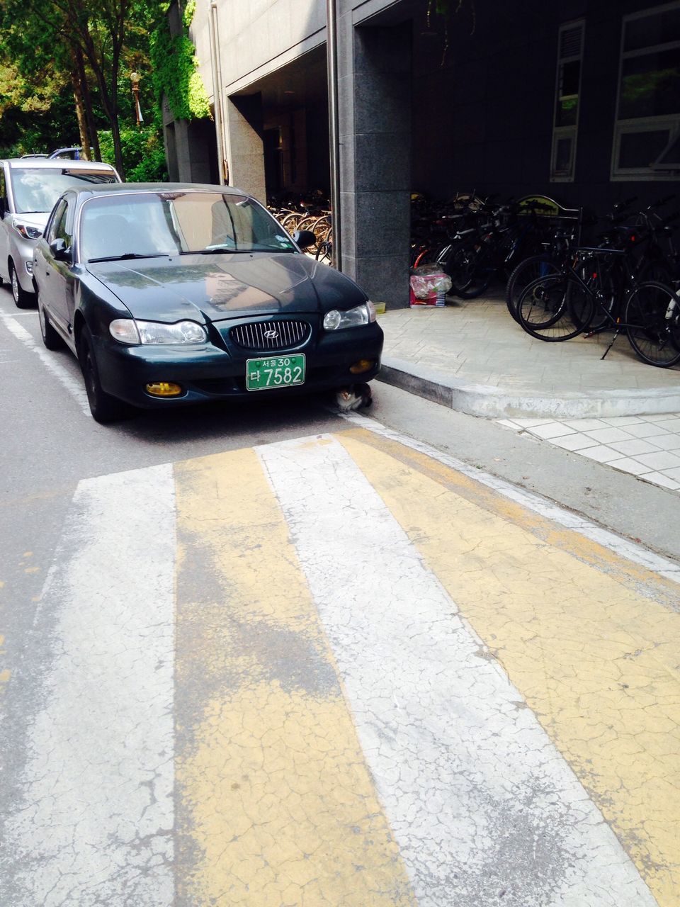 building exterior, architecture, built structure, street, transportation, city, the way forward, road, day, car, building, outdoors, city life, shadow, road marking, land vehicle, zebra crossing, walking, sidewalk, sunlight