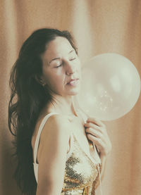 Woman behind an illuminated balloon vi