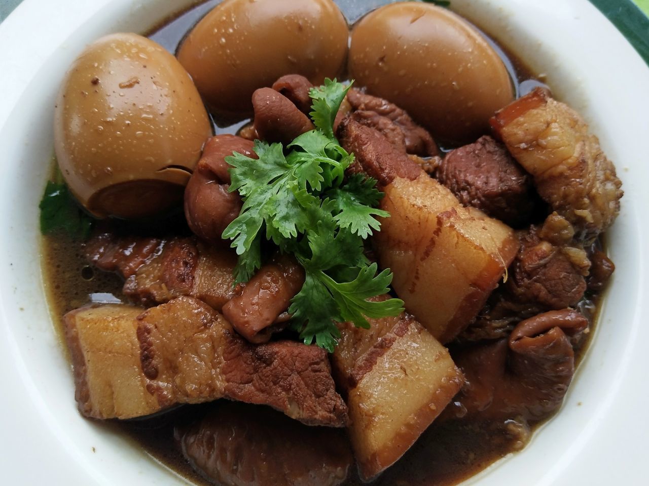 CLOSE-UP OF FOOD SERVED IN PLATE