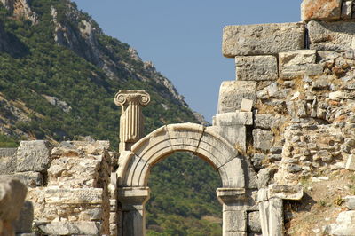 View of old ruins against sky