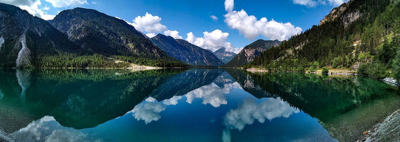 Panoramic view of lake and mountains against sky