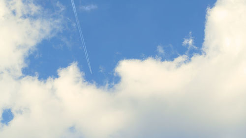 Low angle view of vapor trail in sky