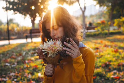 Young woman holding pine cone