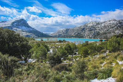 Scenic view of lake and mountains against sky