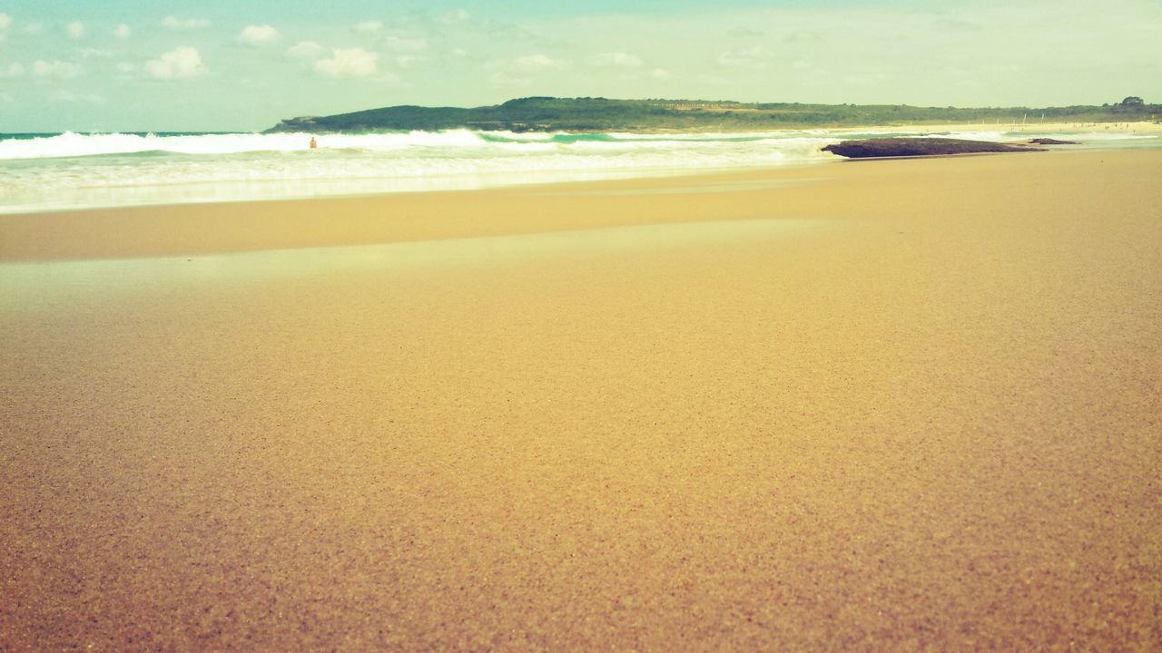 beach, sea, sand, horizon over water, shore, water, tranquility, tranquil scene, scenics, beauty in nature, wave, sky, surf, nature, coastline, footprint, idyllic, vacations, remote, outdoors