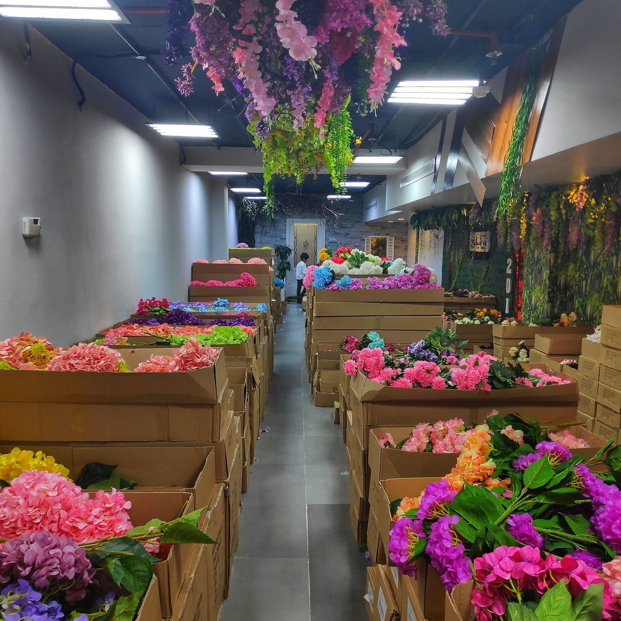 PINK FLOWER POT FOR SALE AT MARKET STALL