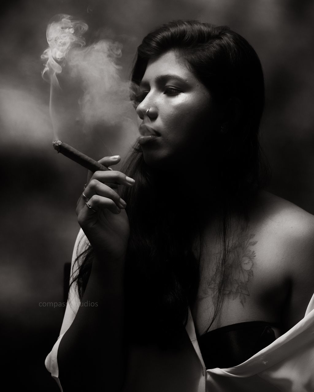 PORTRAIT OF YOUNG WOMAN SMOKING CIGARETTE