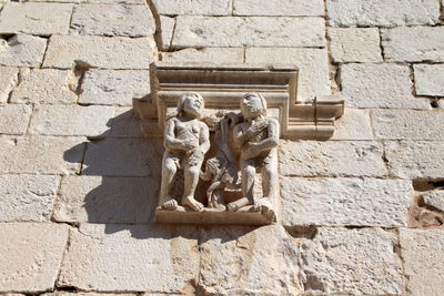 Bracket with sculptural representation, located in the central courtyard,  of the swabian castle.