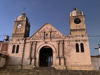 Catedral de tarata ubicada en el peru 