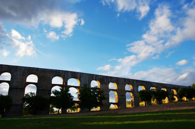 Arch bridge against sky