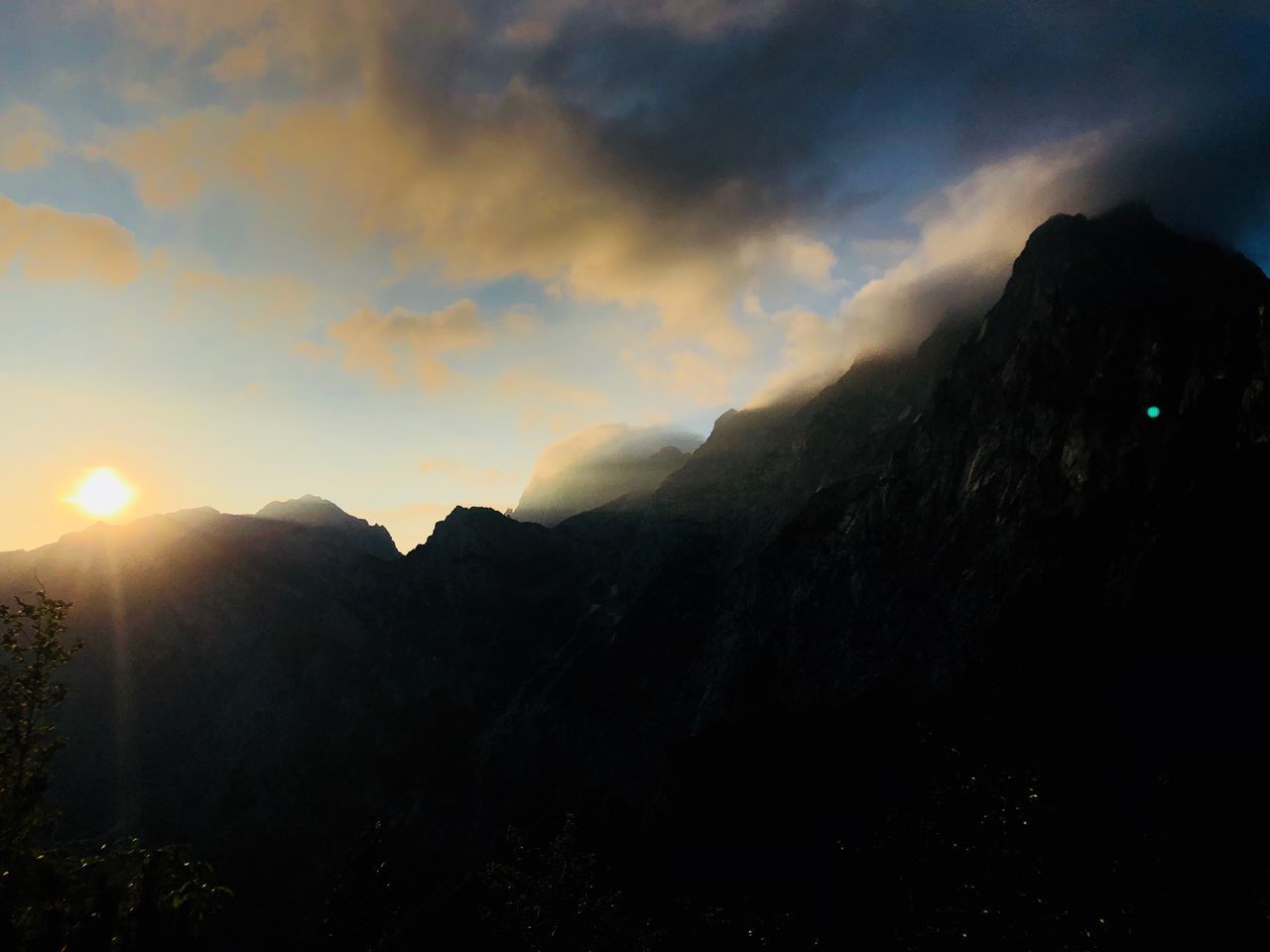 SCENIC VIEW OF MOUNTAINS AGAINST BRIGHT SUN