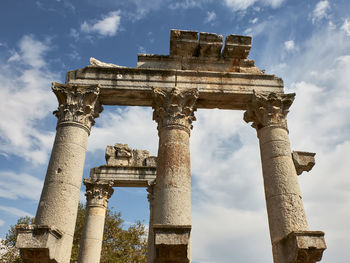 Corynthian columns of ancient anatolian architecture of uzuncaburc, silifke, mersin province, turkey