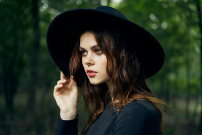 Portrait of young woman wearing hat