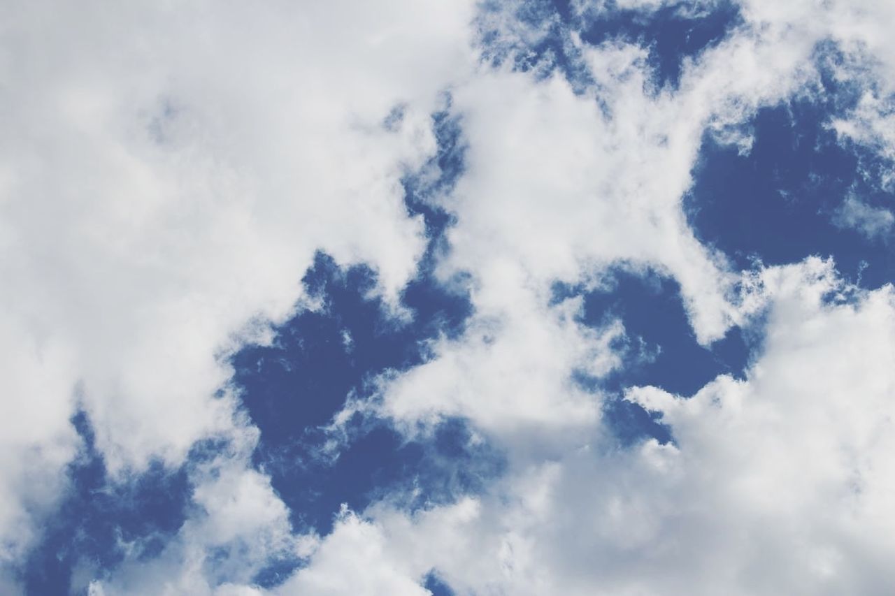 sky, low angle view, cloud - sky, sky only, beauty in nature, tranquility, backgrounds, scenics, nature, cloudy, cloudscape, full frame, tranquil scene, white color, cloud, blue, idyllic, day, fluffy, outdoors