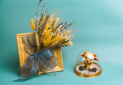 Close-up of dry flower vase on table