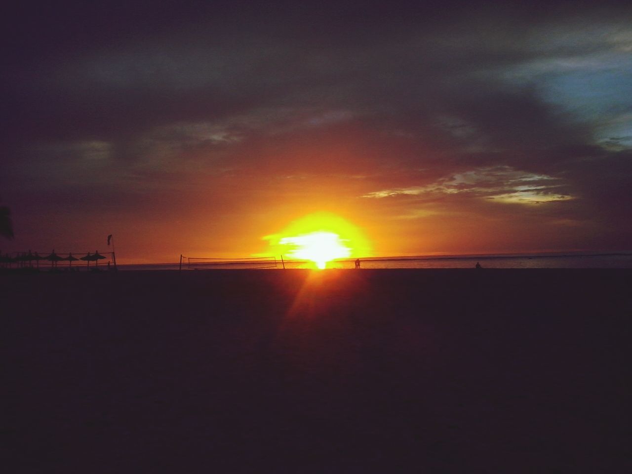 sunset, sea, sun, scenics, tranquil scene, horizon over water, sky, water, tranquility, beauty in nature, silhouette, beach, idyllic, orange color, nature, cloud - sky, shore, sunlight, cloud, reflection