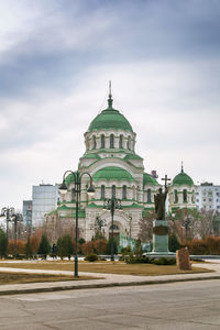 Cathedral of saint vladimir in astrakhan city center, russia