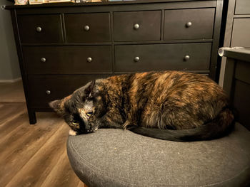 chest of drawers