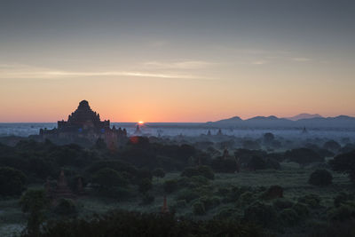 Sunrise over the bagan temples in myanmar