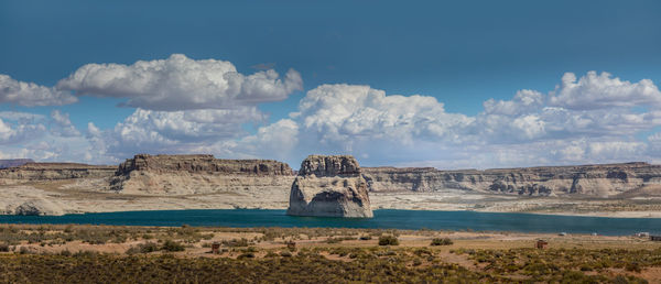 Panoramic view on lone rock and lone rock beach, utah