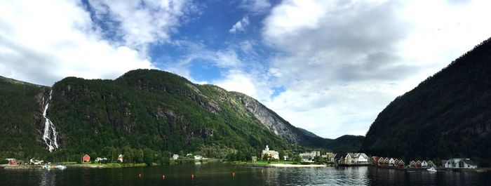 Panoramic view of lake and mountains against sky