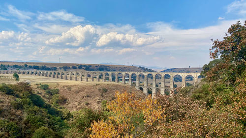Arch bridge against sky