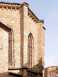 Low angle view of old building. iglesia de san nicolás.siglo xii. plasencia, cáceres.