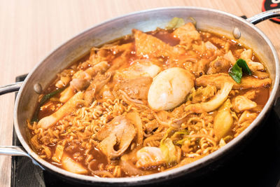 Close-up of noodles in bowl on table