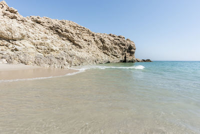 Wild beach at the coat of ras al jinz, sultanate of oman. turtles are coming in the region to nest