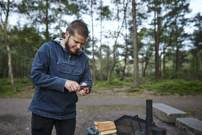 Man preparing hot dog