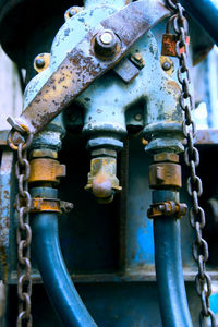 Close-up of rusty metal chain