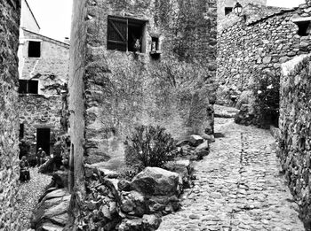 Narrow alley with buildings in background