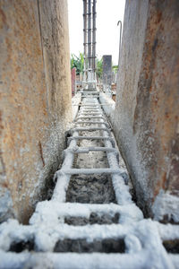 Narrow alley amidst buildings in city