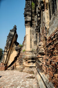 Old ruins of building against sky