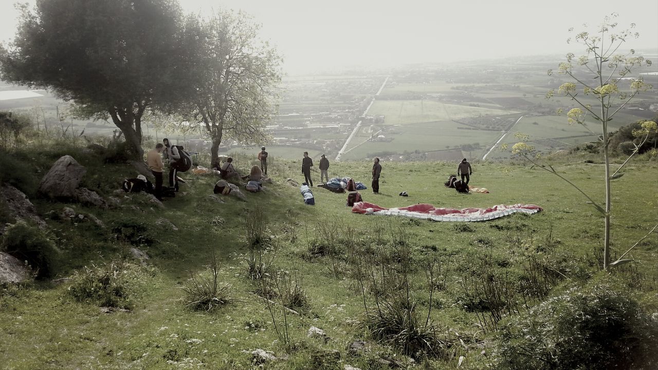 lifestyles, leisure activity, men, water, large group of people, grass, person, nature, enjoyment, day, togetherness, sunlight, tree, outdoors, vacations, medium group of people, field, motion, fun