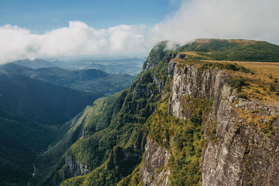 Fortaleza canyon with steep rocky cliffs and forest in a cloudy day near cambará do sul. brazil.