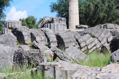 View of old ruins against sky