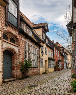 Beautiful and picturesque narrow alley in old town of lüneburg